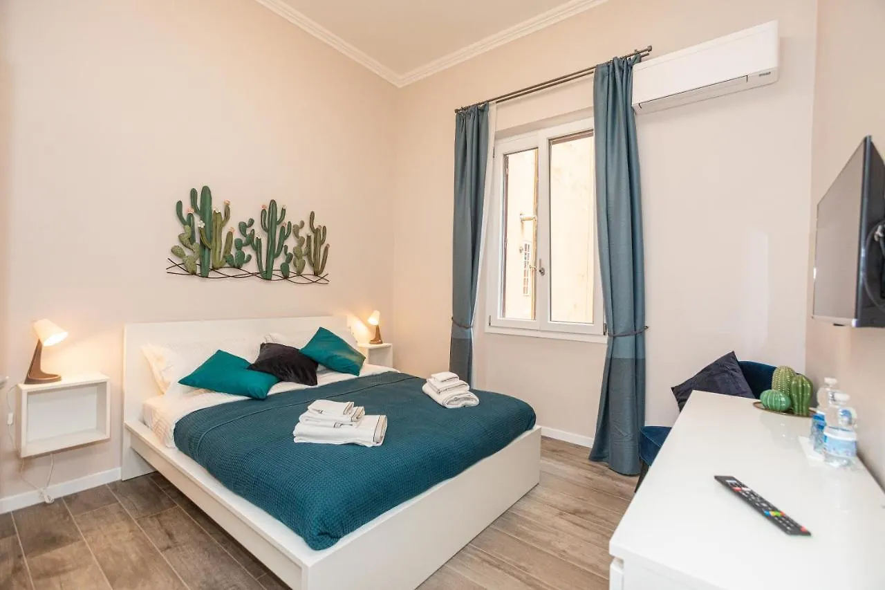 Apartment Cortiletto Montebello Rom